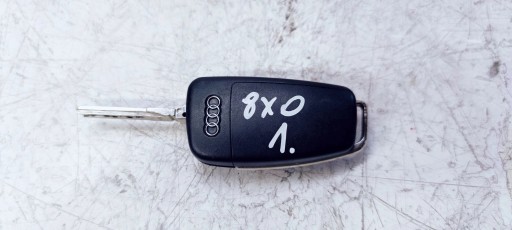 key PILOT SCYZORYK AUDI A1 8X Q3 8X0837220D *1