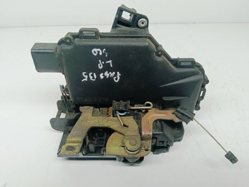 lock door left front 8 Pin Volkswagen Passat B5 2.5 TDI AKS