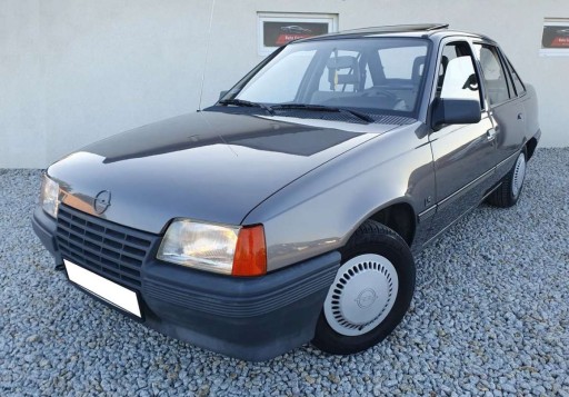 Opel Kadett E Sedan 1.3 N 60KM 1988