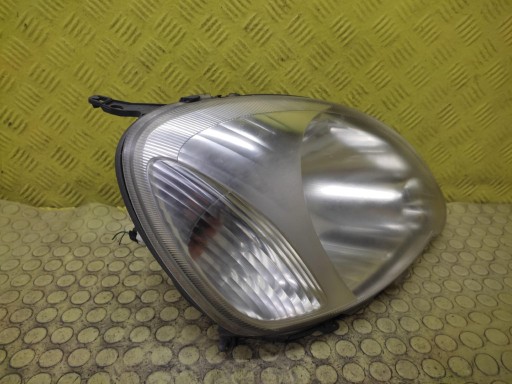 TOYOTA YARIS und REFLEKTOR licht rechts vorne 811100D08000