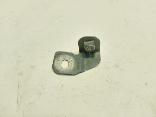 Audi A4 B9 8W LIFT Kombi 8W9 Halter Halter des Kotflügels L.P 8W0821469