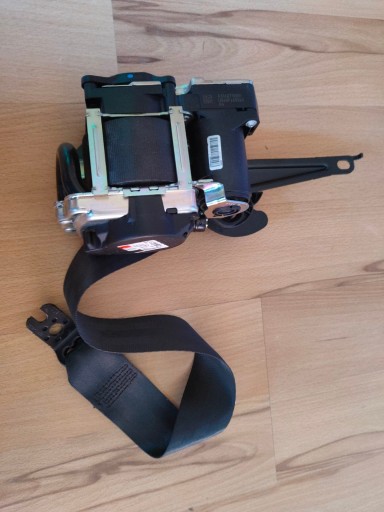 SKODA SUPERB 3 III 3V0 ПЕРЕДНИЙ ЛЕВЫЙ РЕМЕНЬ 3VO857701C