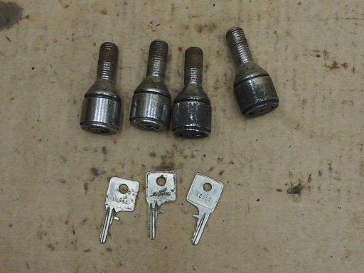 Болт-вор для колес W124 RACIMEX со вставкой