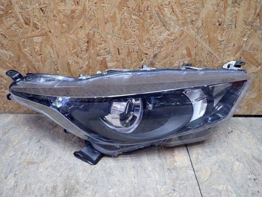 light right REFLEKTOR right TOYOTA YARIS 4 IV P21 2020- 81150K0060