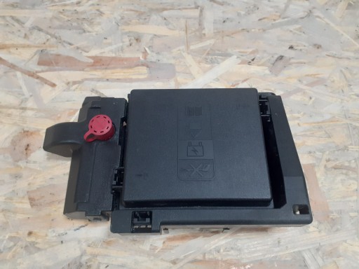 КОРОБКА ЗАПОБІЖНИКІВ CAMARO 2016 84044722