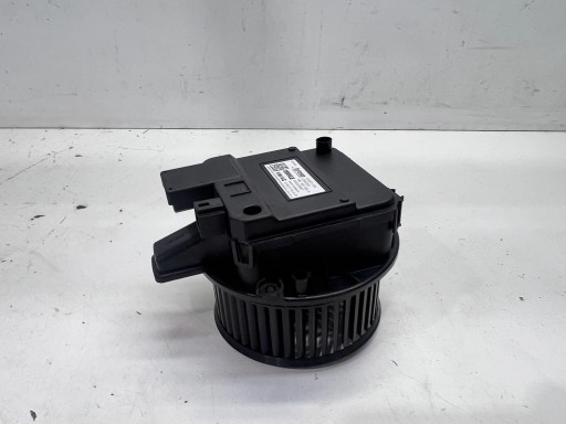 fan of heating of the heating AUDI A4 B9 A5 8W Q7 4M 4M1820021A
