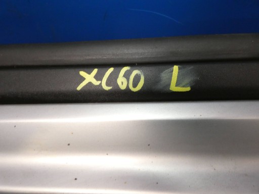 VOLVO XC60 and R-DESIG moulding threshold cap left