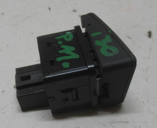HYUNDAI I30 1.6 CRDI 11R switch GRZANIA seat right