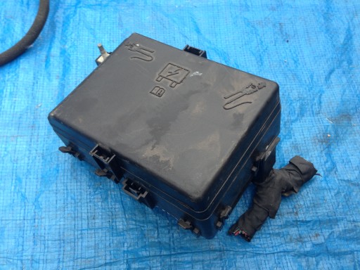 682**717AC - Додж зарядний пристрій 5.7 12 13 14 блок запобіжників