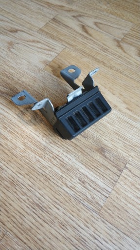 Клапан контактного скла Hyundai Tucson 04-