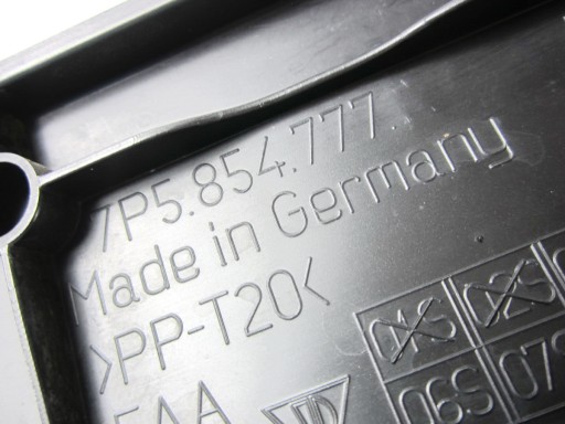 cover spoiler of a fender front left Porsche Cayenne S II 958 7P5 92A