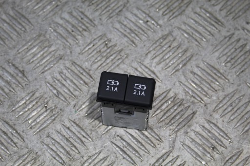 85532-76010 - РОЗ'ЄМ USB ДЛЯ ЗАРЯДКИ LEXUS UX 250H UX250H