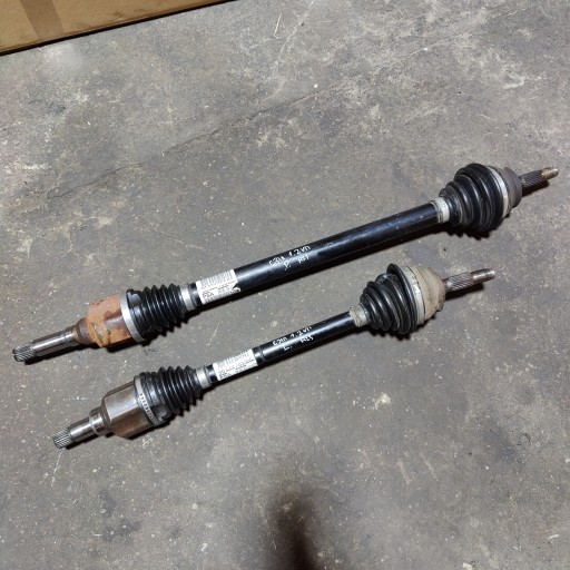 CITROEN C3III VTi піввісь L 9677476580