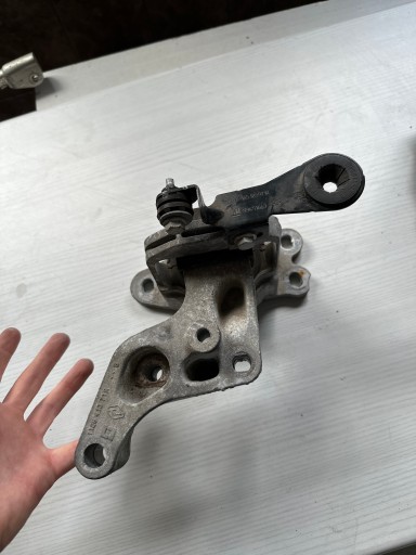 holder engine mount RENAULT TRAFIC III VIVARO B 1.6 112841371R