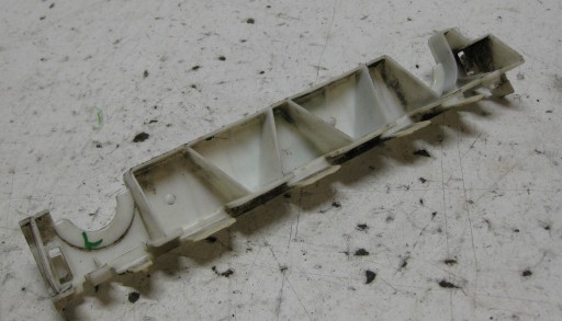 MERCEDES W207 3.0 CDI 11R holder support of a fender of the threshold left A2076980027