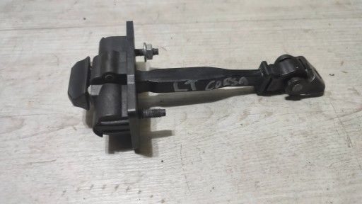 Opel Corsa F 1.2 22r. Z tylu limiter door
