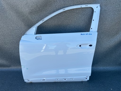 Передні ліві двері audi q3 83a