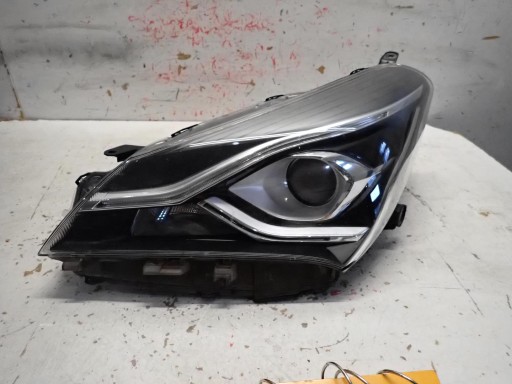light front front left TOYOTA YARIS III LIFT 2017- LED