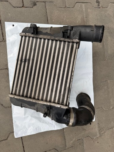 hűtő intercooler AUDI A4 AVANT B7 174978713 2.0L diesel 103kW