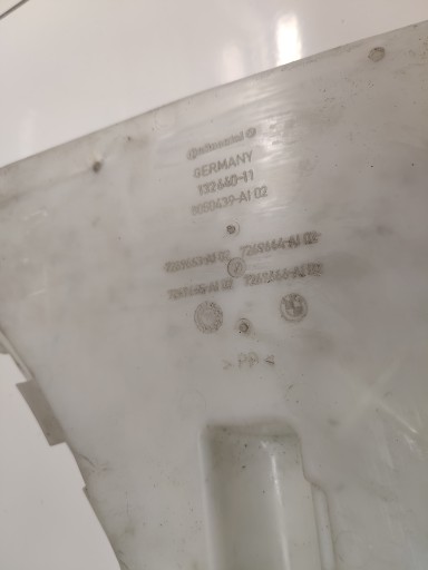 BMW F10 F11 washer fluid tank 132640