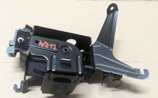MERCEDES W212 3.0 CDI 11R holder of the battery A2125458040