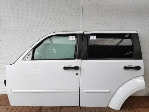 DODGE NITRO 07-12 dvere predné a zadné Ľavé farba PW1 KOMPLET Originál
