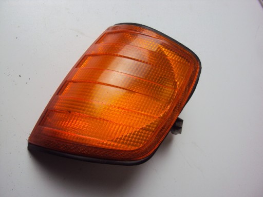 Указатель поворота передний правый MERCEDES E-Class W124