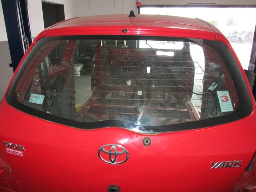 43R-000464 - СКЛО КАПОТНЕ YARIS II 11R