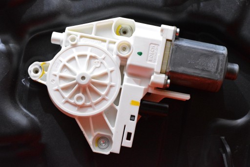 window regulator right front 914067-101 05026596AA DODGE JOURNEY and JC 08-11
