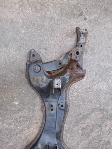 UTT4620 - Подвеска передняя салазки траверса поперечные рычаги toyota rav 4 ii 00-05