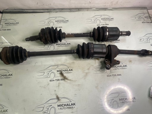 2 - Kia Clarus Carens піввісь правий