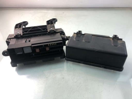 Блок запобіжників volvo v40 ii av6t-14k131-ac