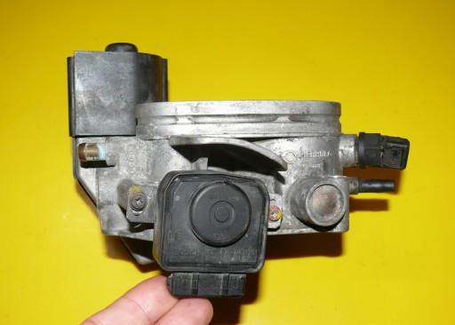 throttle flap AUDI A8 D2 3.7 V8 230KM AEW AUTOMAT 4x4 94-98r. 077133063AJ