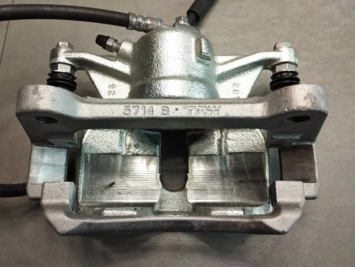 VW Touran III 5T caliper left front 3Q0105N