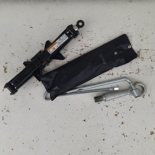 MITSUBISHI ASX КОМПЛЕКТ ГАЙКОВИЙ КЛЮЧ