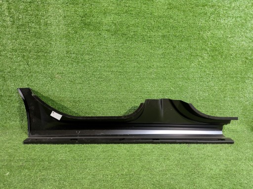 threshold left pillar SKODA OCTAVIA IV NR.132