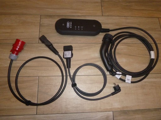 8V4971675AK - УНИВЕРСАЛЬНОЕ ЗАРЯДНОЕ УСТРОЙСТВО AUDI E-TRON МОЩНОСТЬЮ 3,6 КВТ