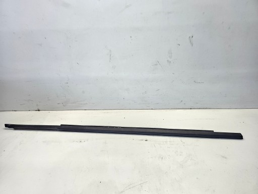 moulding dust SZYBE door right front AUDI A4 B9 8W0837478D MAT