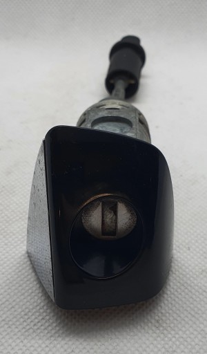 8201004024 - Audi A8 D4 4H вставка замок 4H1837167A