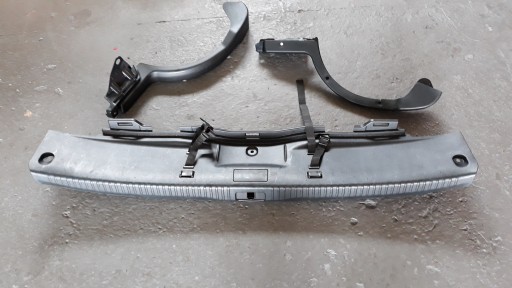 LEXUS IS III 300H 13-НАКЛАДКА ЗАДНЕГО РЕМНЯ