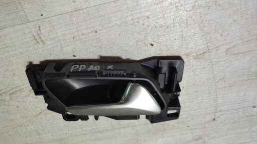 Peugeot 208 II 23r 1.2 front side right handle inner