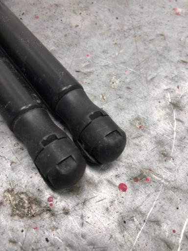 SILOWNIKI du capot Porte coffre hayon SKODA RAPID 5JJ827550E