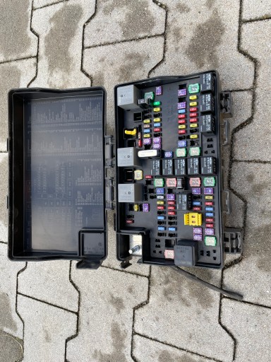 P68320921ABB - БЛОК ПРЕДОХРАНИТЕЛЕЙ Jeep GRAND CHEROKEE Wk2 6.2