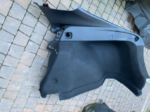 TOYOTA PRIUS IV 4 2018 бекон багажного відділення правий