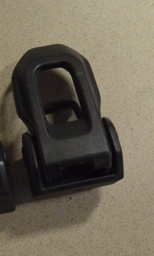 6840952AC - ЗАЖИМ КАПОТА ОРИГИНАЛ JEEP WRANGLER JL 2018+