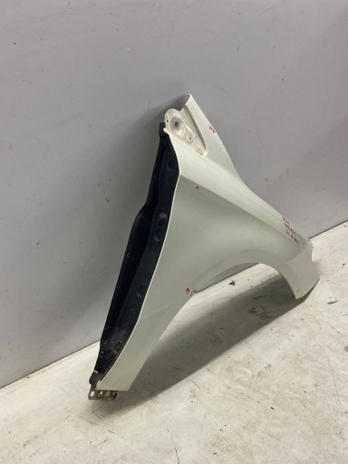 fender right front front MERCEDES B-KLASA W246 colour 650