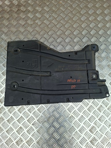 cover cover chassis front right TOYOTA PRIUS III 58165-47020