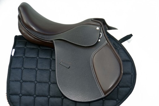 Універсальне сідло від компанії jumping saddle