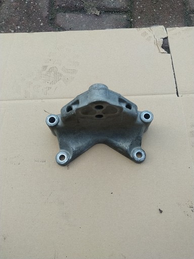 AUDI Q7 4l Лапа кронштейн коробки 7l0399649d