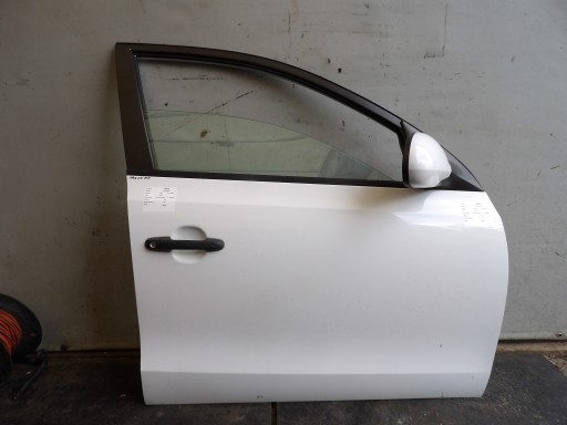 Hyundai i30 and door front right HB 5D lak. 7F